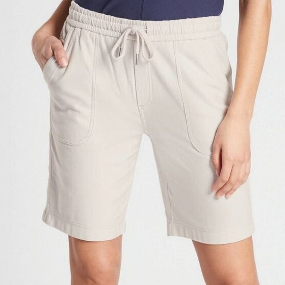 Athleta NWT Farallon Bermuda Birch Grey Shorts Plus Size 24 Stretchy Organic